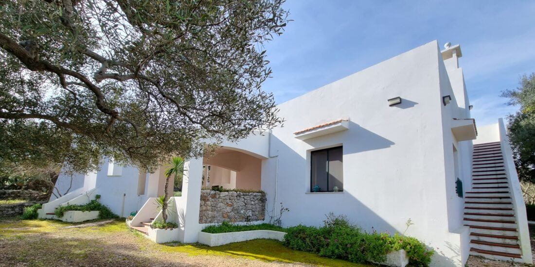 Villa + trullo Rif. V 355