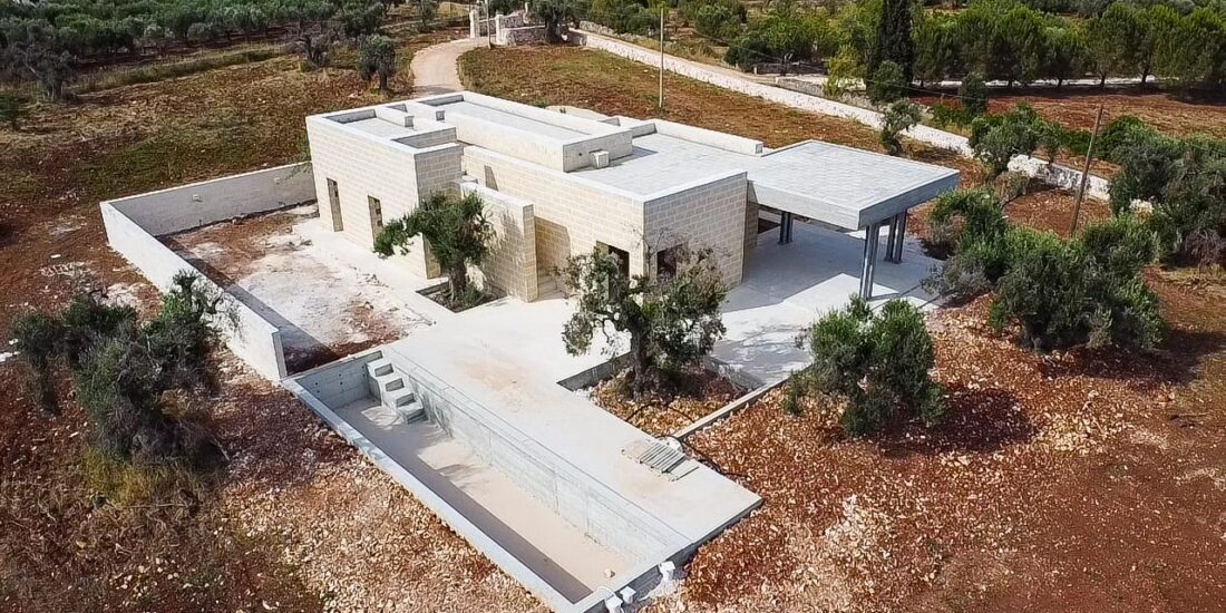 Villa allo stato rustico Rif. V 356