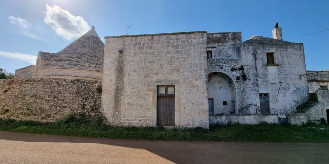 Porzione di Masseria con trullo Rif. M 33 TR 434