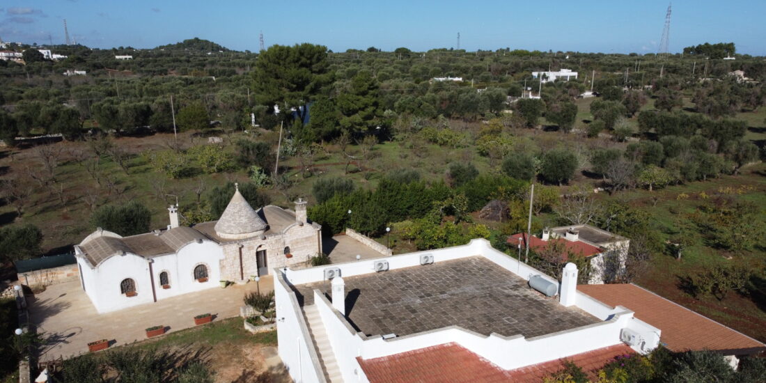 Villa + trullo e lamia Rif. TR 469 V 337