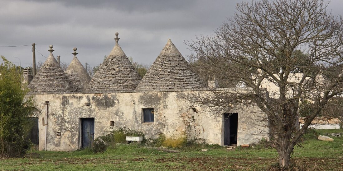 Trullo a 6 coni + lamia Rif. TR 506