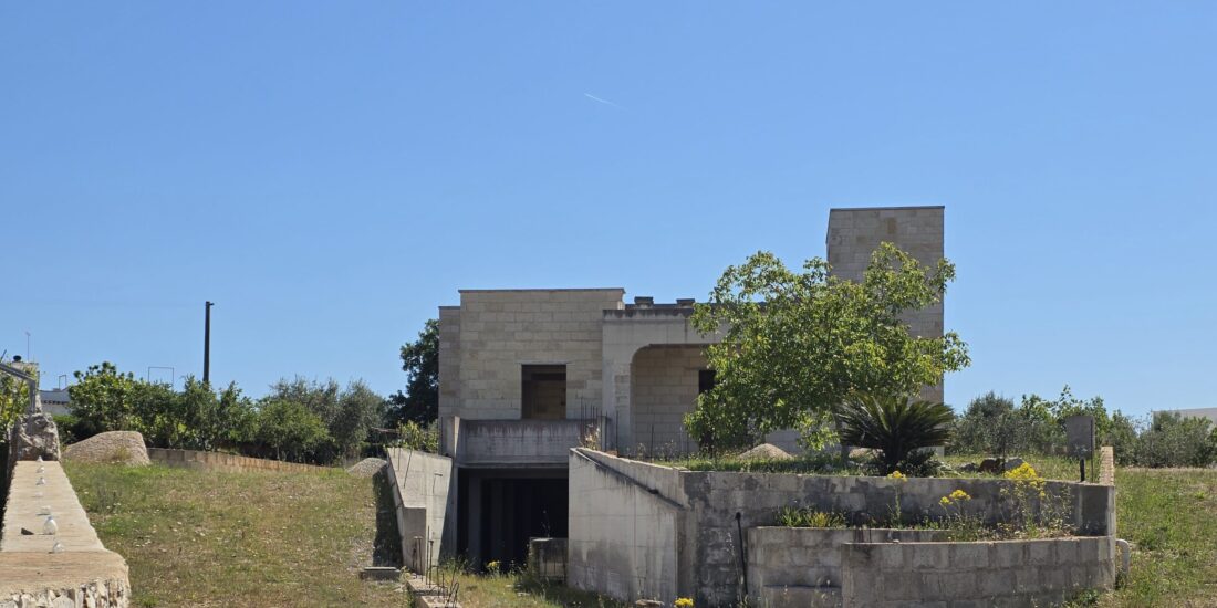 Villa allo stato rustico Rif. V 379