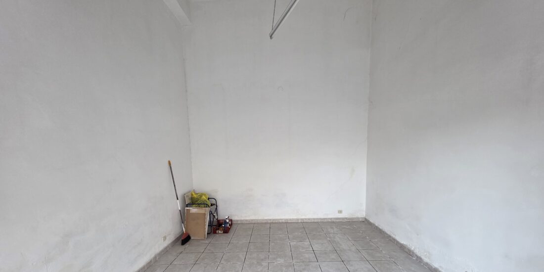 Locale uso garage Rif. L 217